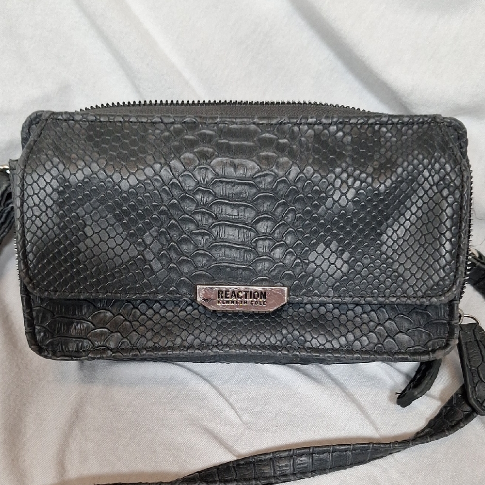 Kenneth Cole Reaction Textured Black Crossbody Bag